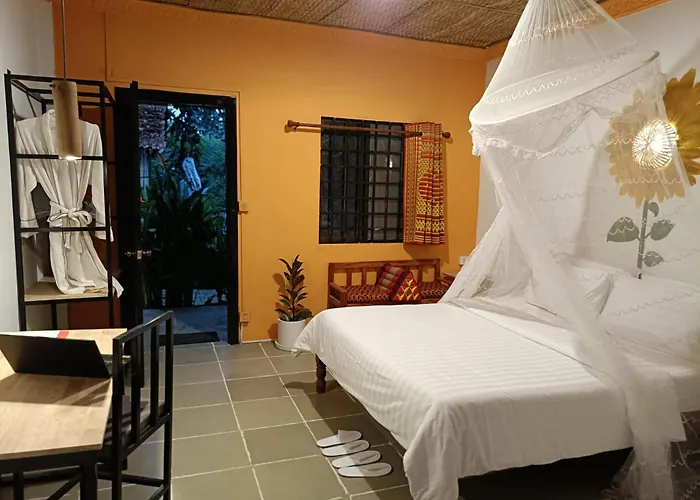 Homesteading Garden Retreat Zajazd 3*