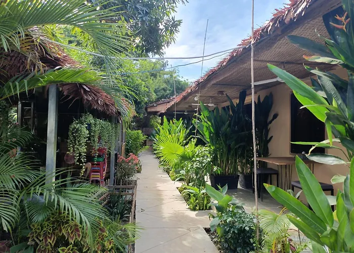 Homesteading Garden Retreat 3*