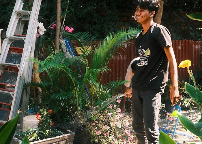 Homesteading Garden Retreat 3*