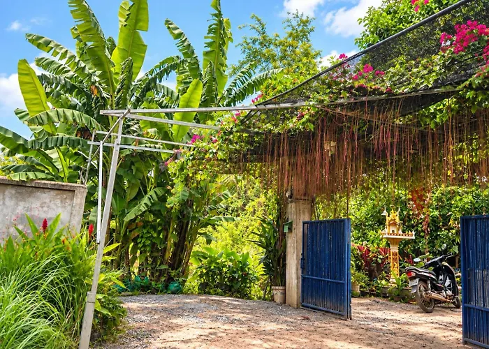 Zajazd Homesteading Garden Retreat